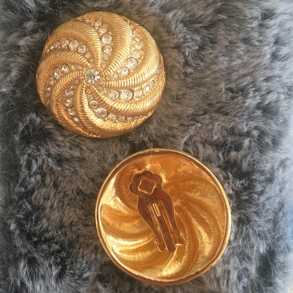 Vintage Clip-on Earring, Gold and Diamond Detail - Picture 2 of 4